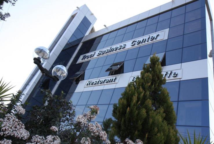 Japet me Qera Qender Biznesi